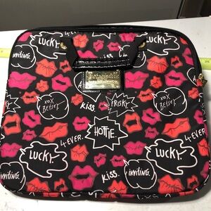 Betsey Johnson Betseyville Laptop Bag Kissing Lips Black Background Zipper